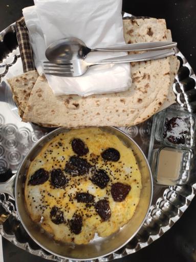 عکس کافه صبحانه و رستوران شمعدونی