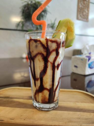 عکس کافه صبحانه و رستوران شمعدونی