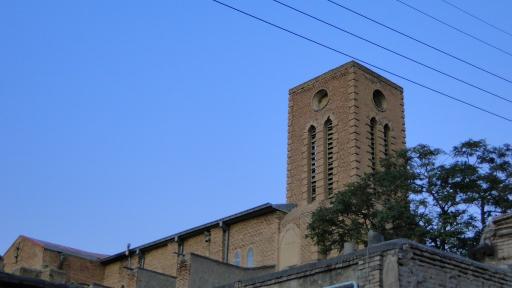 عکس کلیسا و مدرسه فرانسوی