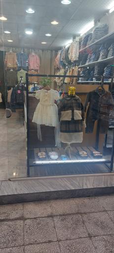 عکس فروشگاه کودک و نوجوان امیران