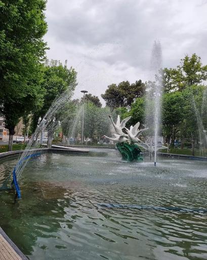 عکس آبنما میدان هلال احمر 