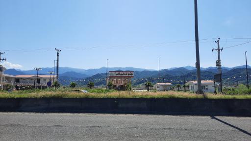 عکس جایگاه سوخت قوی سفید