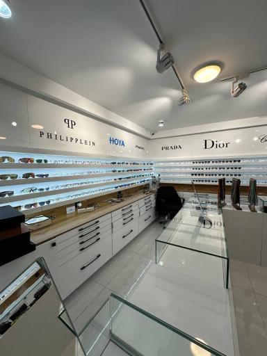 عکس دکتر امیر اسهرلوس دکترای تخصصی اپتومتری چشم