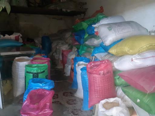 عکس نایلون  گونی و خوراک دام و طیور اکبرزاده