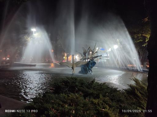 عکس آبنما میدان هلال احمر 