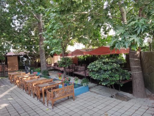 عکس باغچه رستوران عمارت وردیج