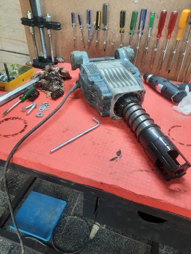 عکس تعمیر و اجاره ابزار آلات ساختمانی علیرضا