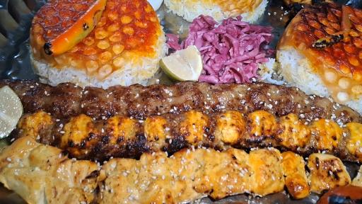 عکس باغچه رستوران خانوادگی حسام