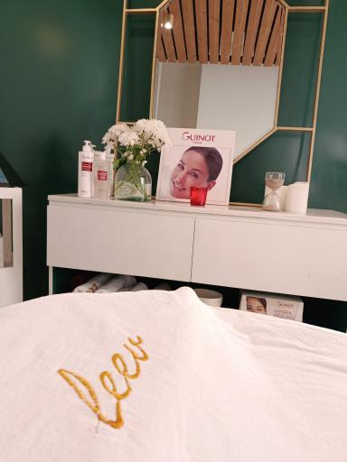 عکس سالن سلامتی و زیبایی لیو Leev