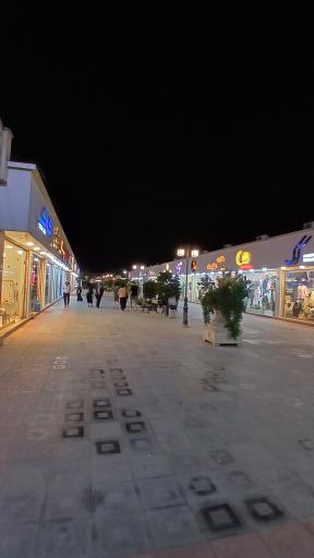 عکس بازار بزرگ ساحلی قائم