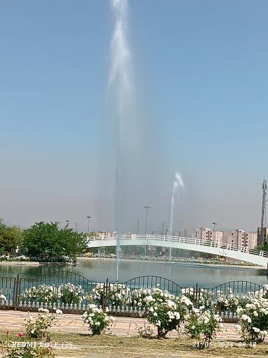 عکس دریاچه پارک بهشت مهرگان
