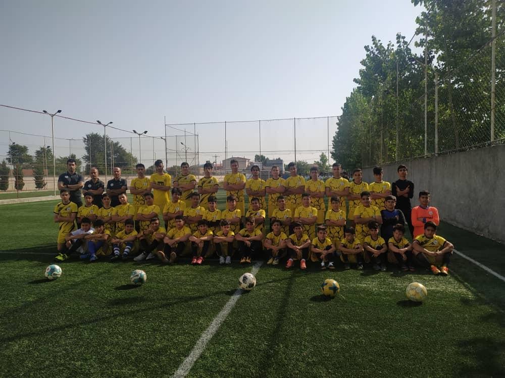 عکس چمن مصنوعی فوتبال باشگاه آروین