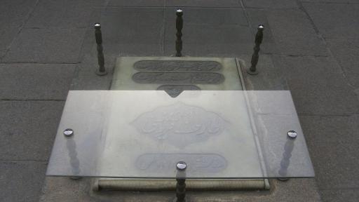 عکس آرامگاه عارف قزوینی