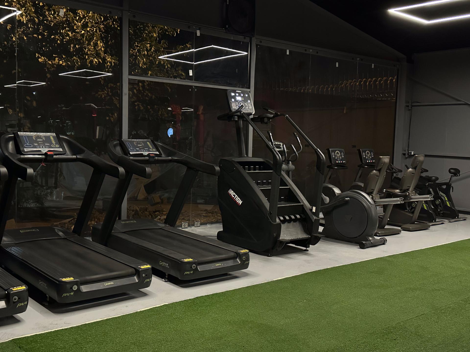 عکس باشگاه بدنسازی اکسید