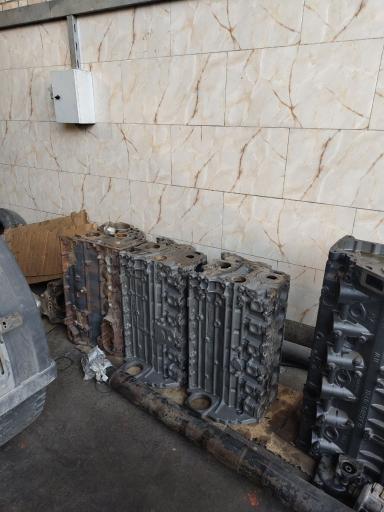 عکس فروشگاه بنز یدک کنگی