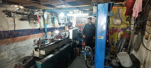 عکس تعمیرات تخصصی کمک فنر برادران عزالدین