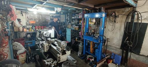 عکس تعمیرات تخصصی کمک فنر برادران عزالدین