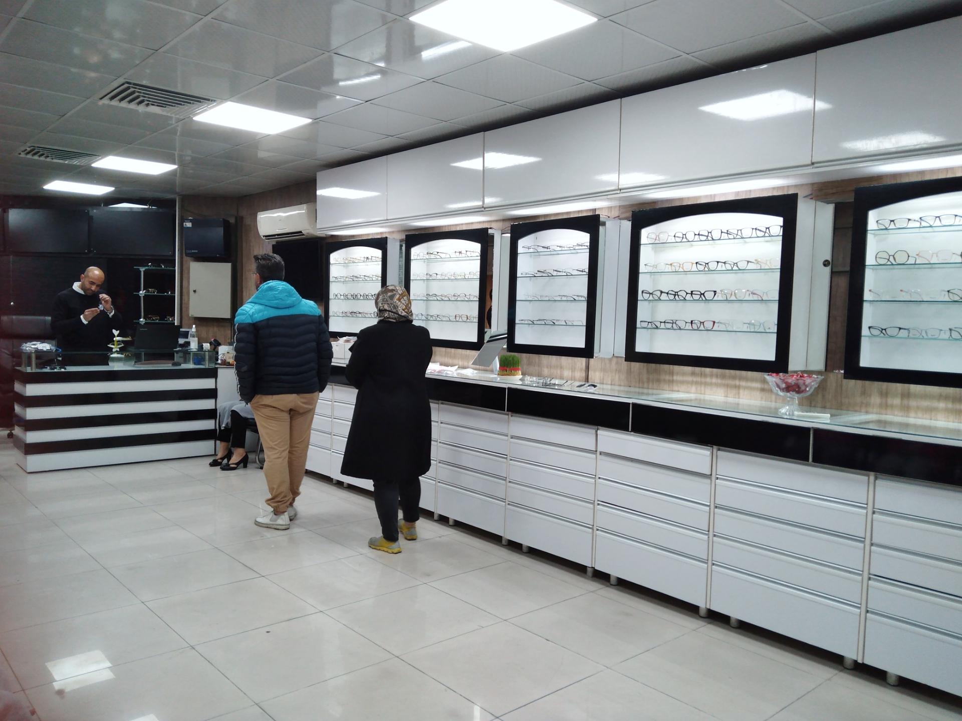 عکس مرکز بینایی سنجی و عینک متا اپتیک 