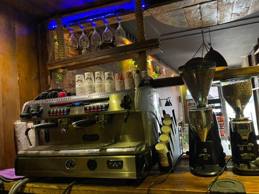 عکس کافه صبحانه لاوا