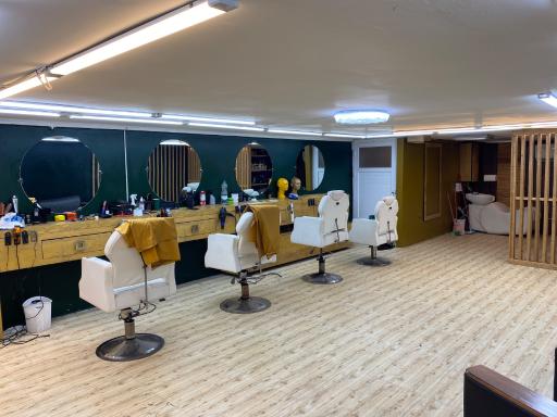 عکس مشاور ثبت نام  آموزشگاه پیرایش شیخ محمد کاردان