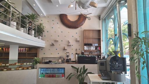 عکس دوناتیم شعبه ولیعصر