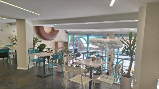 عکس دوناتیم شعبه ولیعصر