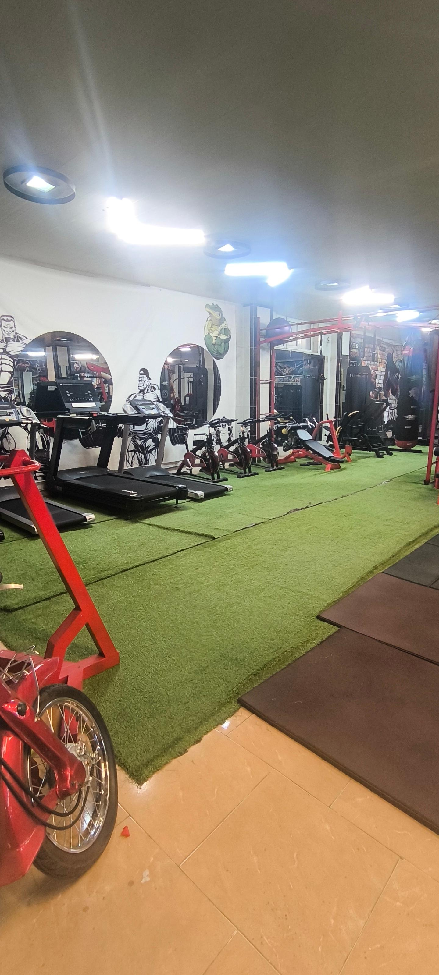 عکس باشگاه بدنسازی آنا پلاس