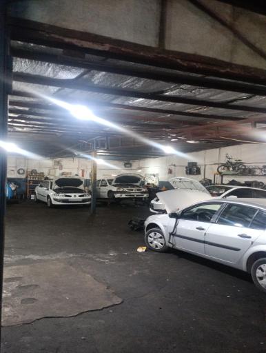 عکس تعمیرگاه تخصصی مگان و ال 90 