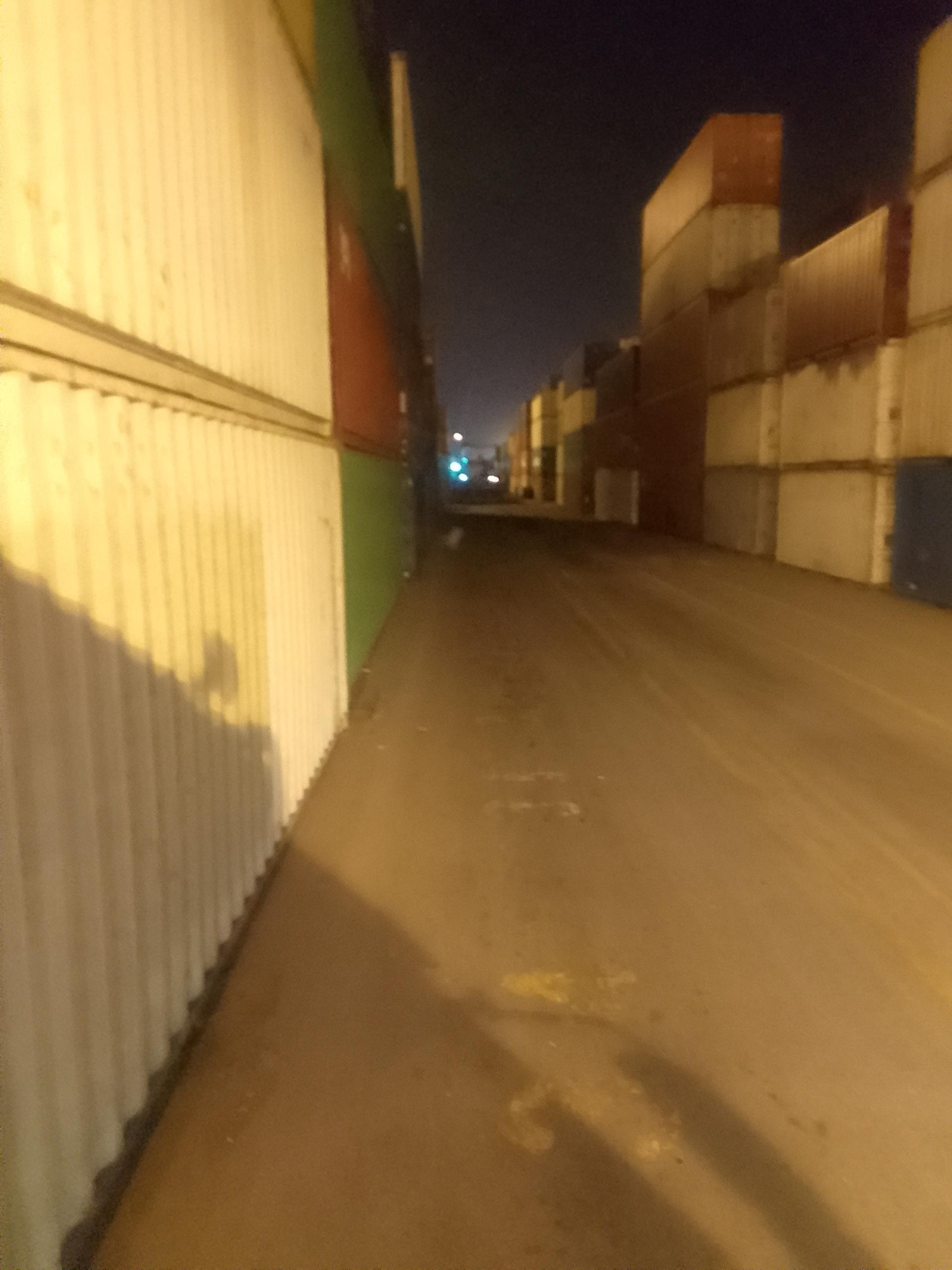 عکس محوطه تخلیه کانتینر سی دُلف