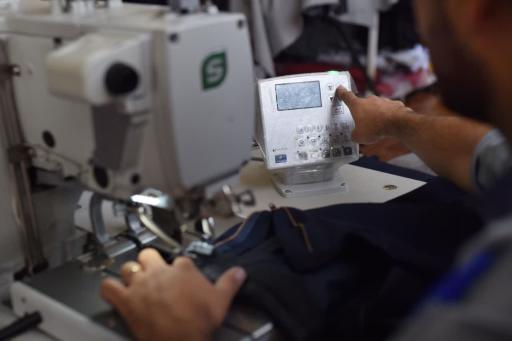 عکس کارخانه پوشاک دیبا