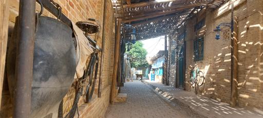 عکس سرای سنتی بابا طاهر