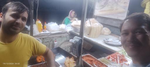 عکس ساندویچ و فلافل حسن