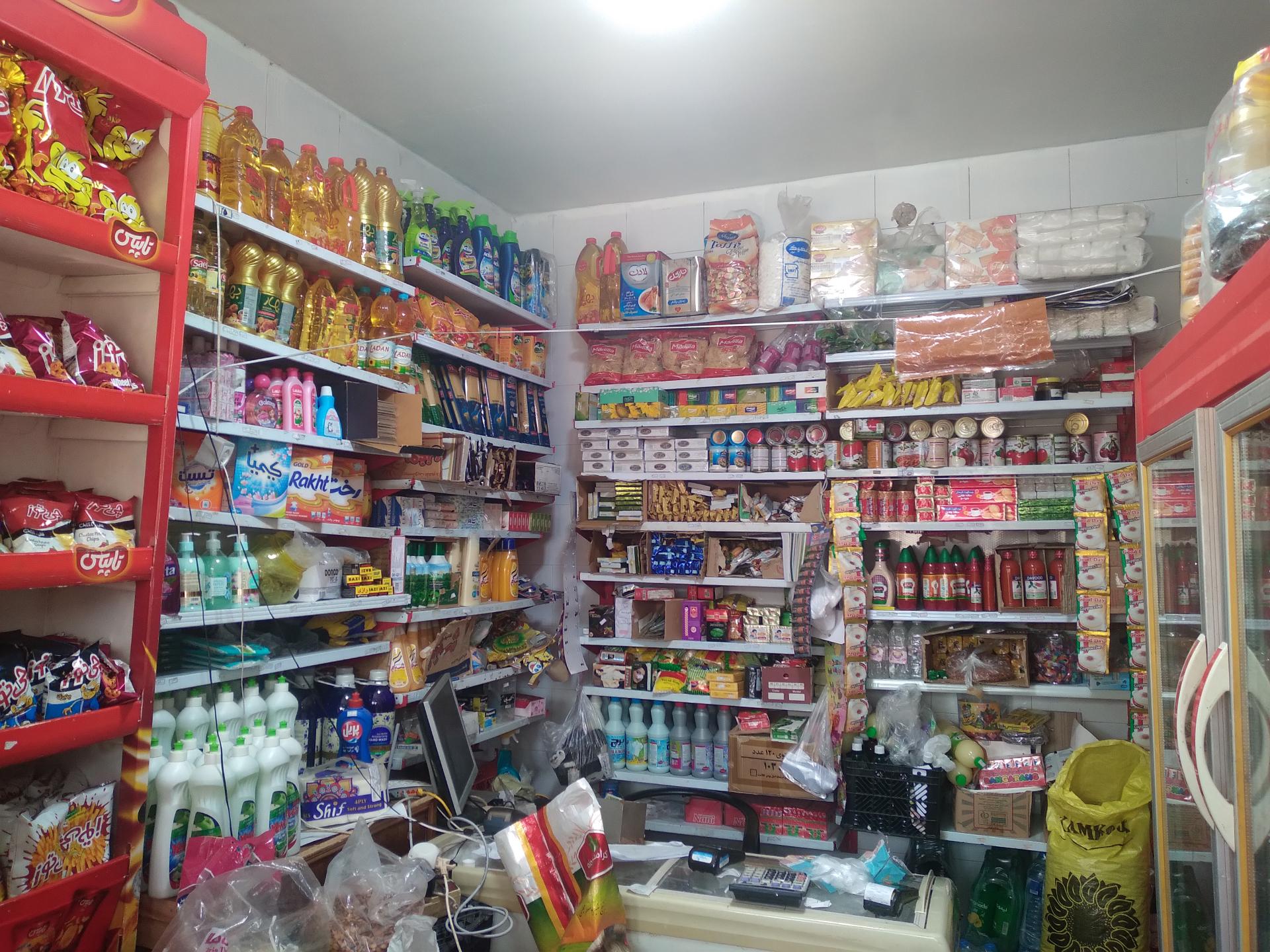 عکس سوپرمارکت محله