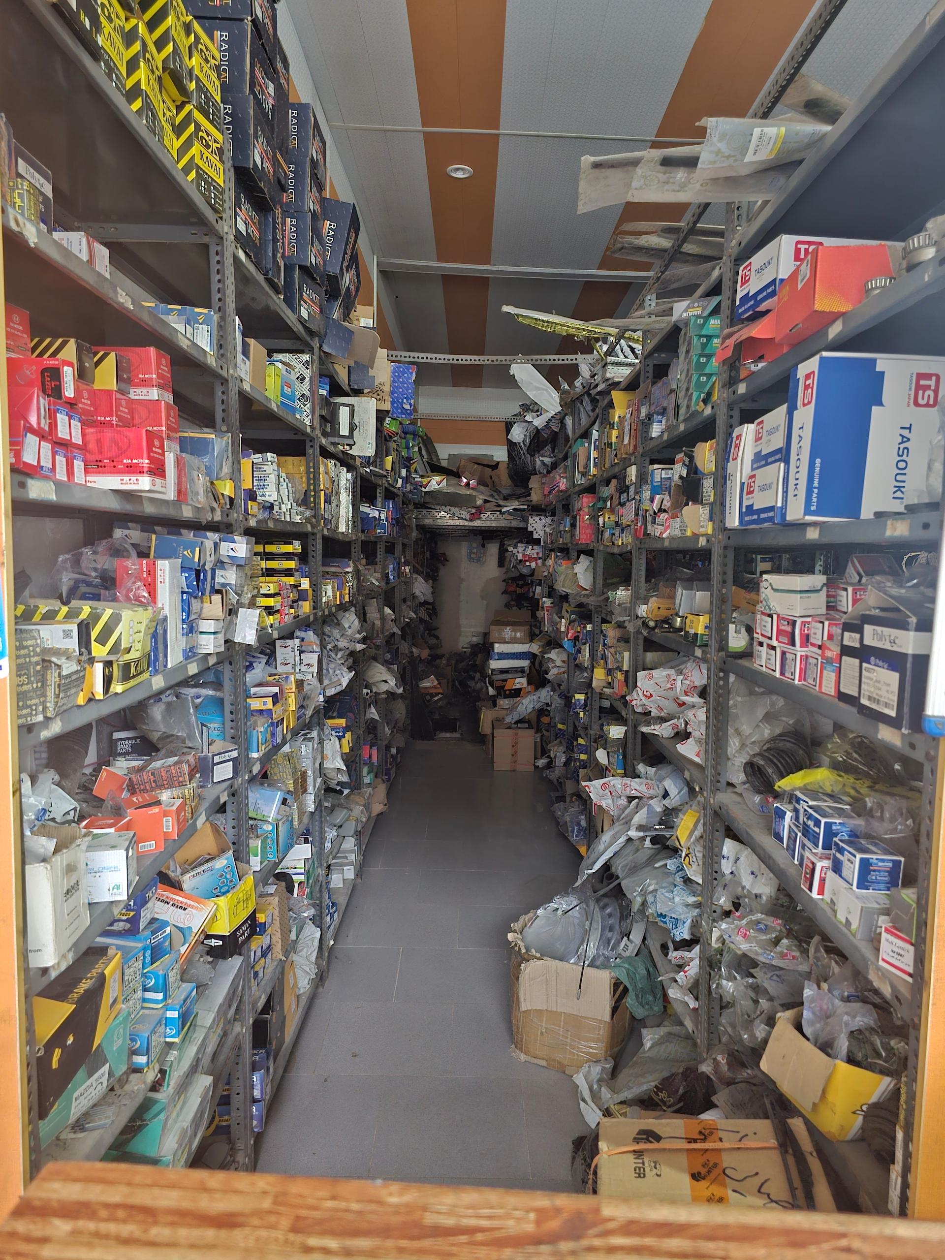 عکس فروشگاه لوازم یدکی خودرو اصلی