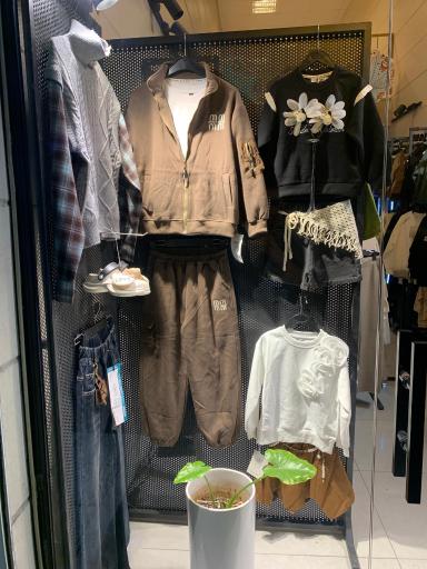 عکس گالری کودک و نوجوان آرمان