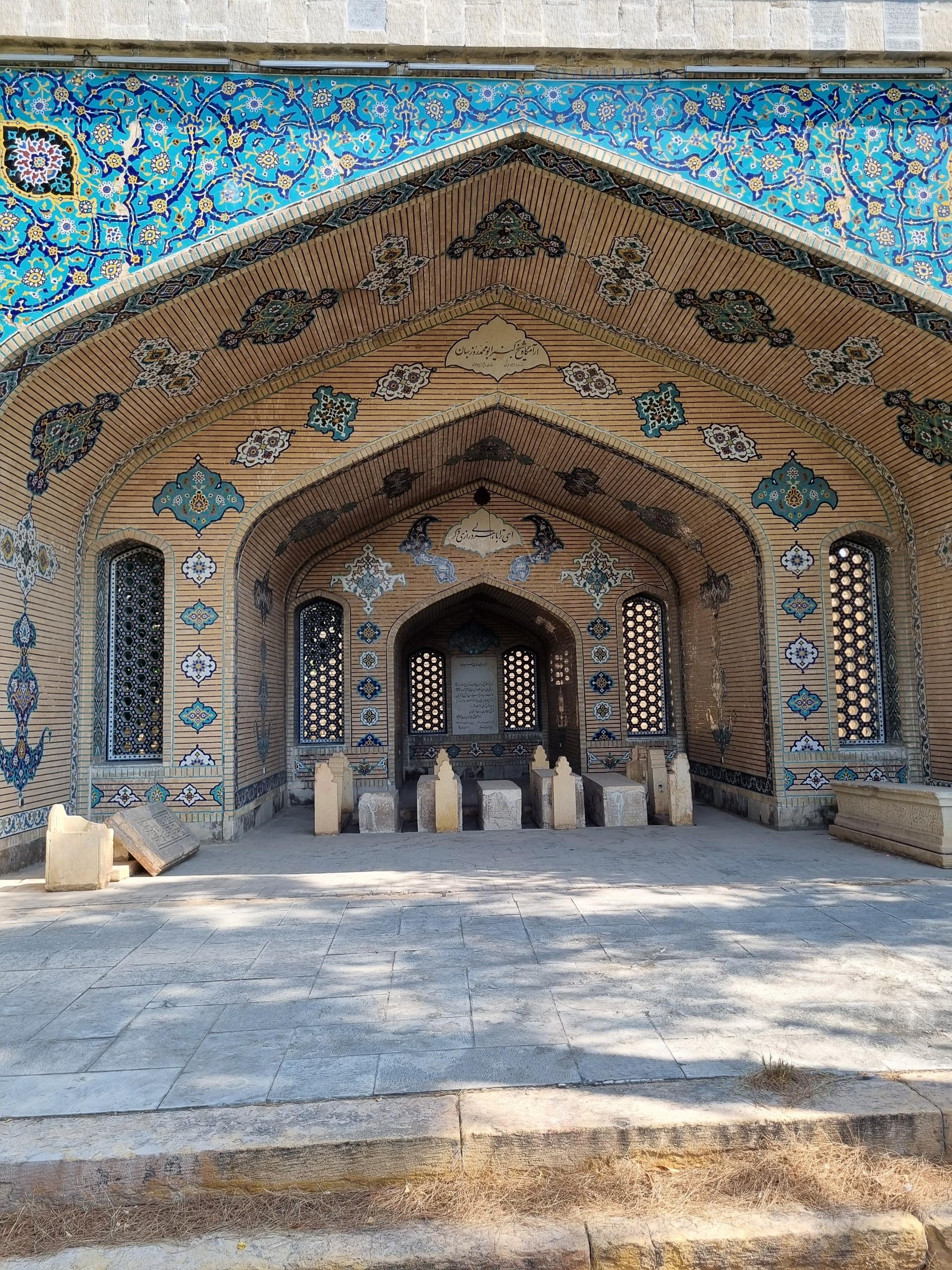 عکس آرامگاه شیخ روزبهان فسایی