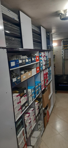 عکس فروشگاه هود، سینک، اجاق گاز و یراق کابینت اسپادانا