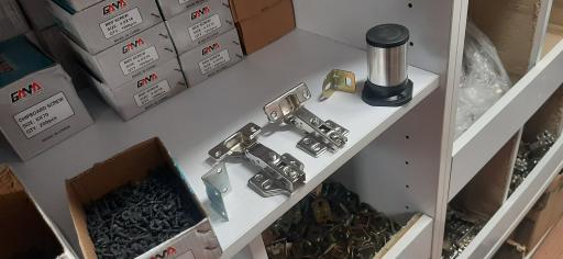 عکس فروشگاه هود، سینک، اجاق گاز و یراق کابینت اسپادانا