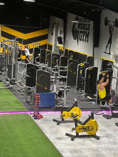 عکس باشگاه بدنسازی مکث