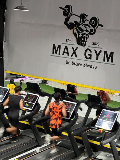 عکس باشگاه بدنسازی مکث