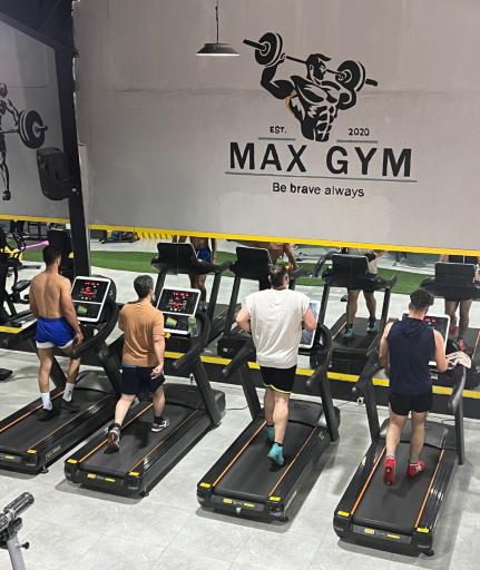 عکس باشگاه بدنسازی مکث