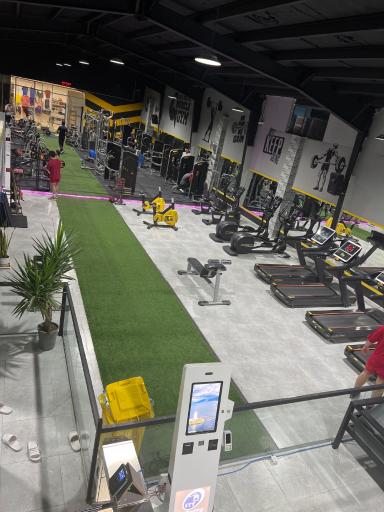 عکس باشگاه بدنسازی مکث