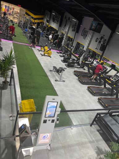 عکس باشگاه بدنسازی مکث