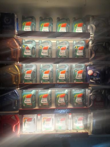 عکس اتوسرويس و تعویض روغن تمیز سلمان نژاد