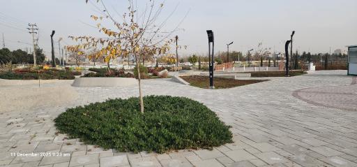 عکس ورودی عابران پیاده به بوستان برکت