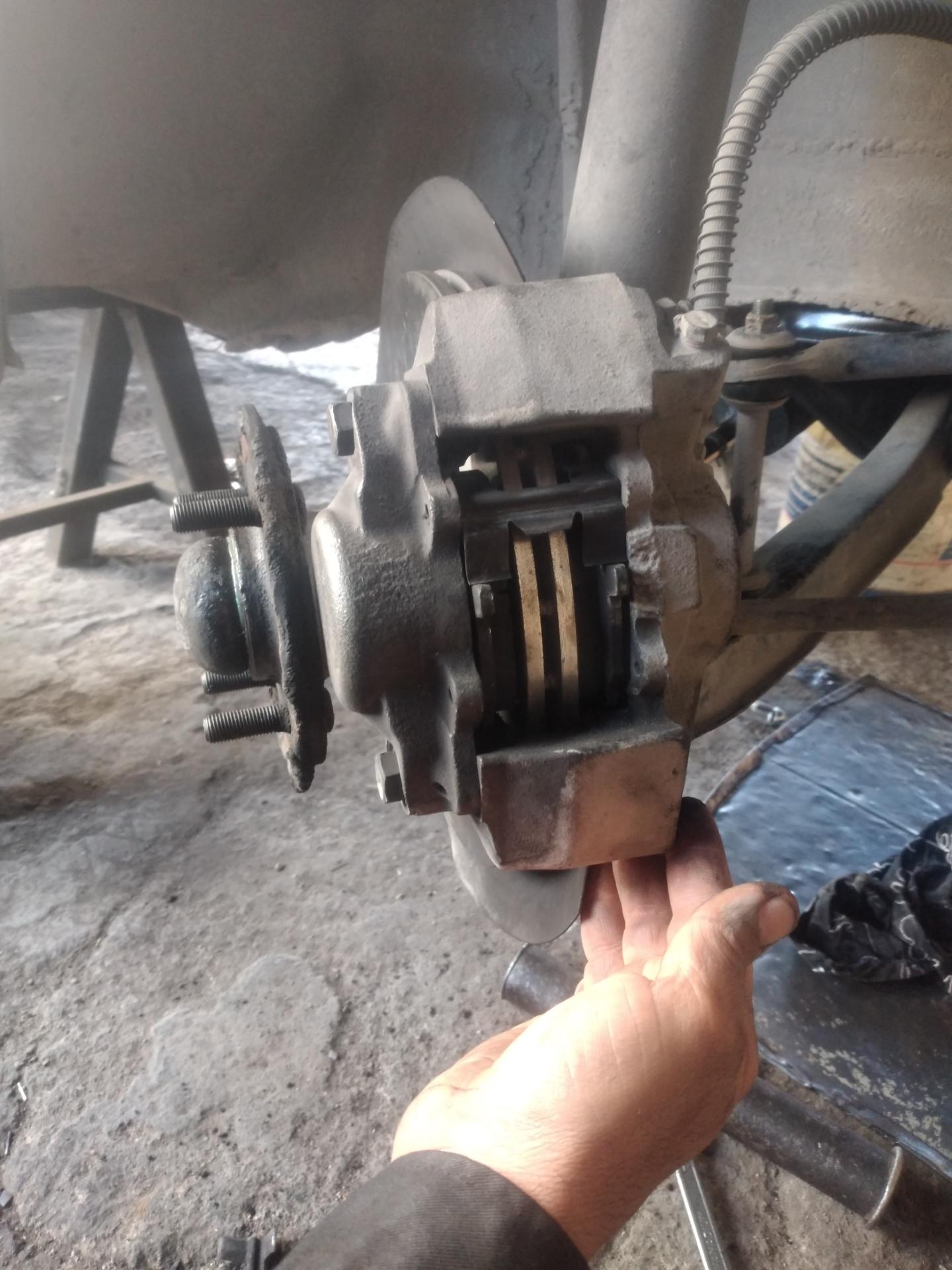 عکس تعمیرگاه مکانیکی و جلوبندی عباس منفرد