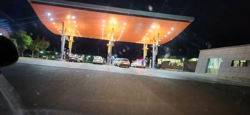 عکس پمپ بنزین