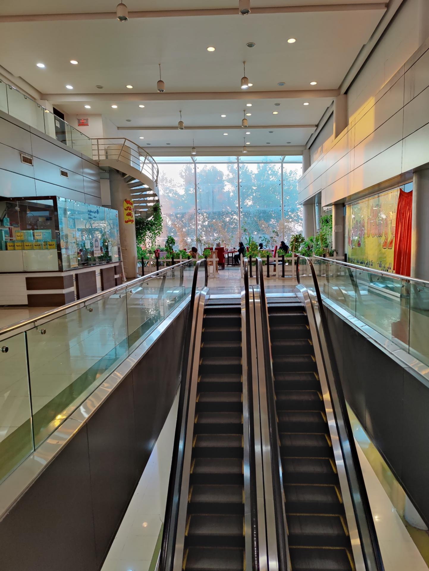 عکس کافه و فست فود فرشید