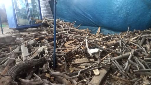 عکس چوب فروشی کن