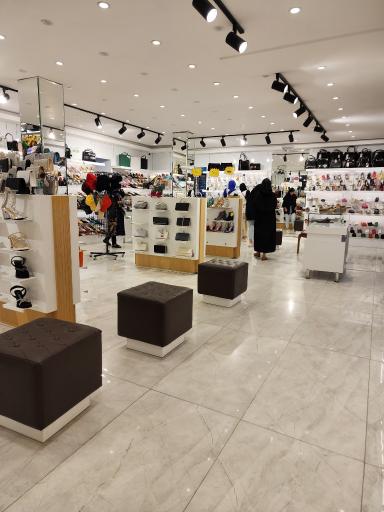 عکس فروشگاه کفش تاپ و توپ